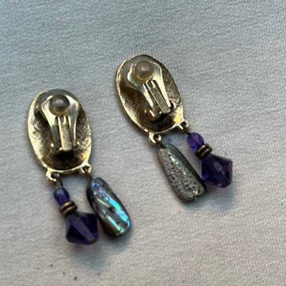 Clip On Earrings Gold Tone Abalone with Purple Vintage Feminine - Picture 3 of 4